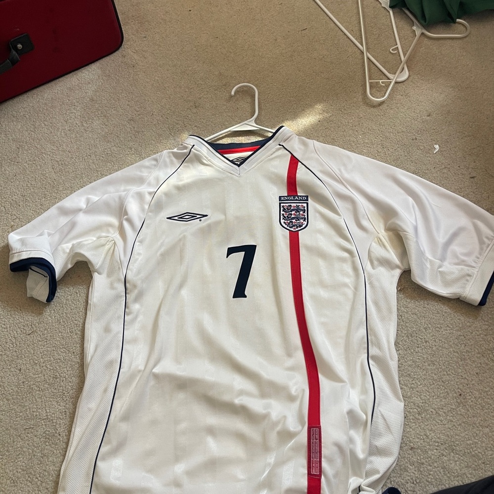 White England Beckham 2002 Soccer Jersey with Red Stripe